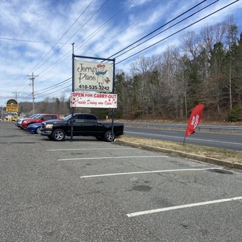 Jerry's Place - Roadway signage - Seafood Near Me - Prince Frederick, Maryland