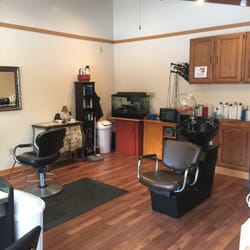 Tangles Hair Design Centre - The shampoo and wash area.