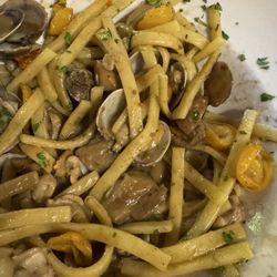 Pasta with clams and porcini