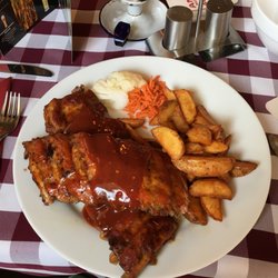 Gaststätte Schultheiss - Spare Ribs mit Kartoffelecken und Salatbeilage