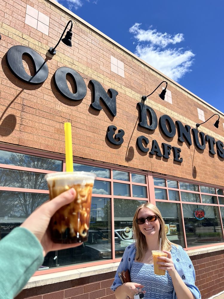 Moon Donuts & Cafe Logo
