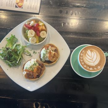 Noe’s Cafe - Y2 Classic Smoked Salmon Benedicts - Breakfast & Brunch Near Me - Spring, Texas