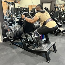 Flaunt Fitness - Hubby beast mode on hack squat