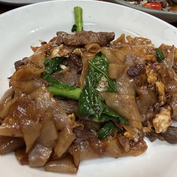 Kin Long Beach - Drunken Noodle - Thai Near Me - Long Beach, California Kin Long Beach - Drunken Noodle - Thai Near Me - Long Beach, California