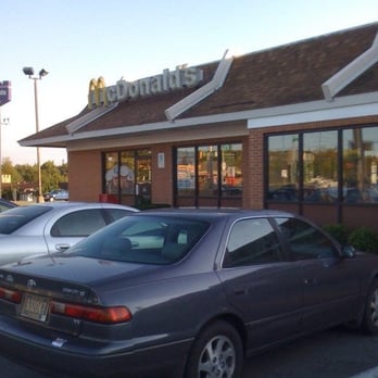 McDonald's - cars parked in a parking lot - Fast Food Near Me - Elkton, Maryland