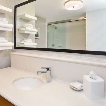 Hampton Inn Daytona/Ormond Beach - Guest room bath - Hotels Near Me - Ormond Beach, Florida