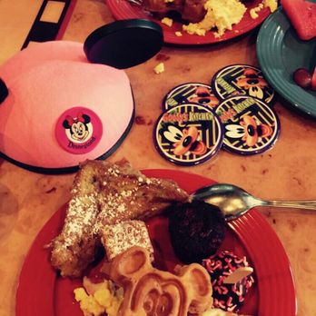 Goofy's Kitchen - American Near Me - Anaheim, California