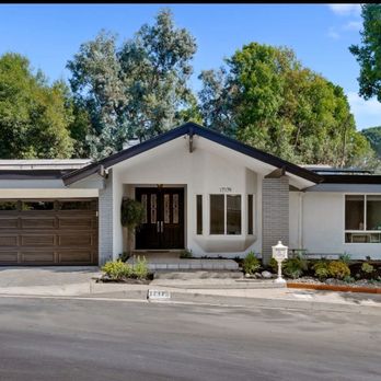 Fern's Painting - Exterior of home - Painters Near Me
