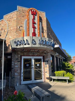 Willie's Grill & Icehouse by null