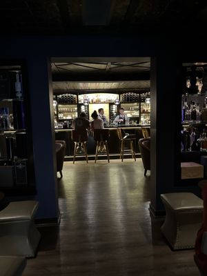 Bitter & Pour by null