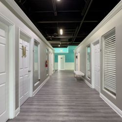 SalonPLEX Suites | Heritage Palms - Hallways inside of facility