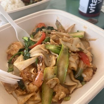 Thai Mee Up - Drunken Noodles - Food Trucks Near Me - Kahului, Hawaii Thai Mee Up - Drunken Noodles - Food Trucks Near Me - Kahului, Hawaii