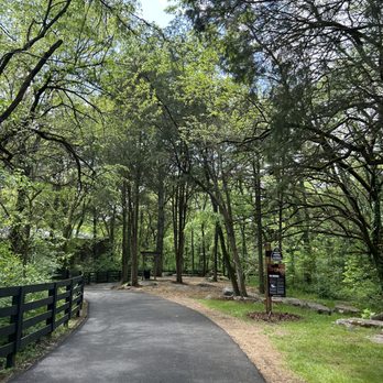 Arrington Vineyards - Walking path from main area to red barn - Wine Tasting Room Near Me - Arrington, Tennessee Arrington Vineyards - Walking path from main area to red barn - Wine Tasting Room Near Me - Arrington, Tennessee