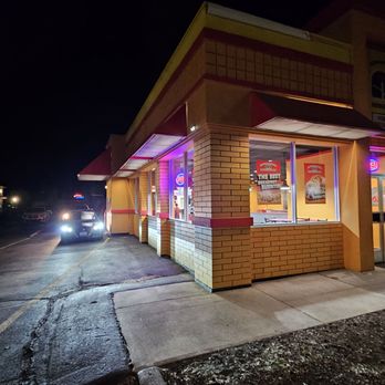 Muchas Gracias Mexican Food - An exterior picture of the Ellensburg location of Mucho Gracias Mexican Food Restaurant's drive thru, taken at night - Mexican Near Me - Ellensburg, Washington Muchas Gracias Mexican Food - An exterior picture of the Ellensburg location of Mucho Gracias Mexican Food Restaurant's drive thru, taken at night - Mexican Near Me - Ellensburg, Washington