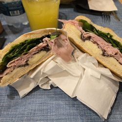 Fast Bar - Ham, mozzarella, lettuce and tomato sandwich, very good.