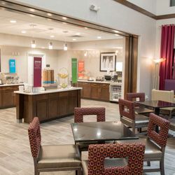 Hampton Inn & Suites Bay City - Breakfast Area