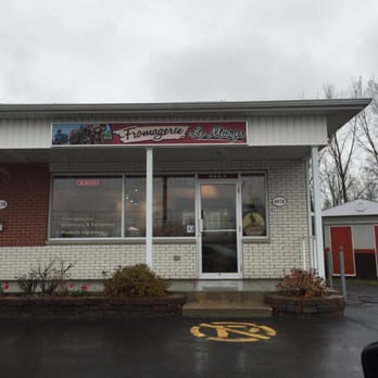 Le Métayer - the outside of a restaurant - Cheese Shops Near Me - Napierville, Quebec