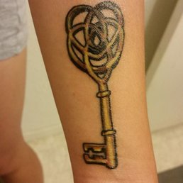 Mother's Celtic knot atop a key. This is a re-touched/ fixed tattoo. Mother's Celtic knot atop a key. This is a re-touched/ fixed tattoo.