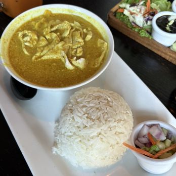New Thai Elephant - Yellow Chicken Curry - Thai Near Me - San Mateo, California New Thai Elephant - Yellow Chicken Curry - Thai Near Me - San Mateo, California