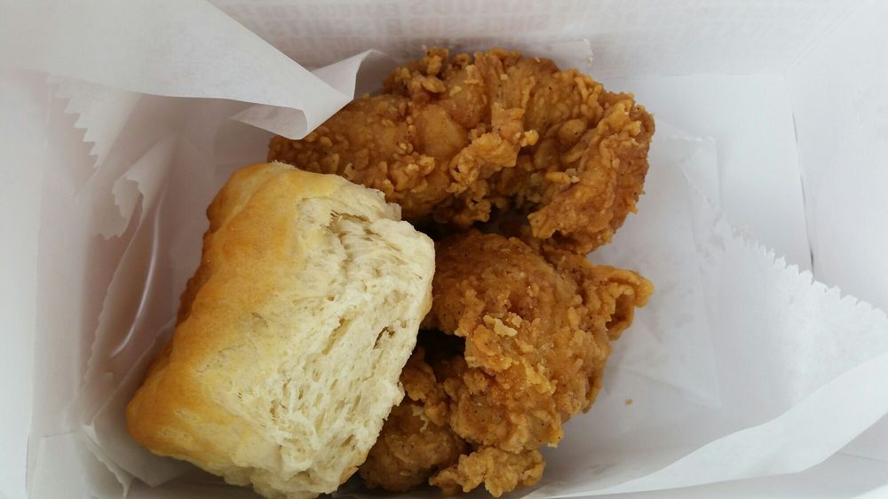 Food from Lee's Famous Recipe Chicken