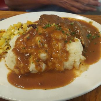 Mountain Brauhaus - Pot roast Mashed potatoes and gravy and veggies - New American Near Me - Gardiner, New York Mountain Brauhaus - Pot roast Mashed potatoes and gravy and veggies - New American Near Me - Gardiner, New York
