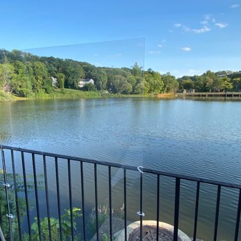 Gatsby's Landing - Outdoor water view - New American Near Me - Roslyn, New York
