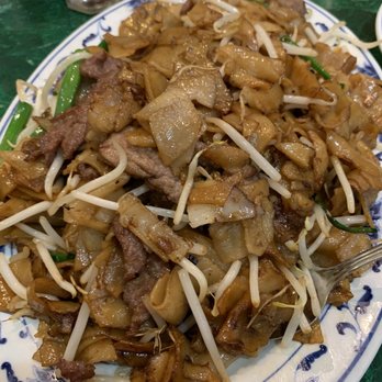 Miu Kee - Beef chow fun - Chinese Near Me - Falls Church, Virginia