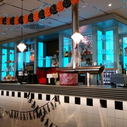 Miss Pepper - Bar mit Halloween Deko