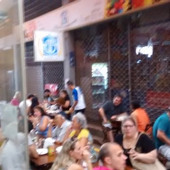 CADEG - Nas ruas da CADEG, o povo se diverte enquanto se alimenta - Ethical Grocery Near Me - Rio de Janeiro, RJ