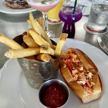 Refinery Rooftop - Lounges Near Me - New York, New York