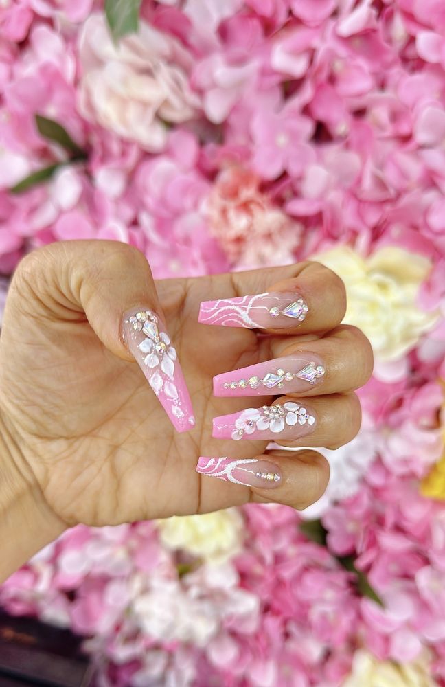 Lavish Nails & Lashes