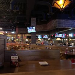 Beer Barrel Pizza and Grill - Empty restaurant