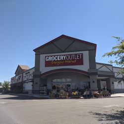 Grocery Outlet - Store front