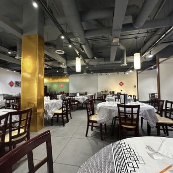 Bistro 1968 - Inside view at 9am when they just opened! Clean and bright - Dim Sum Near Me - San Gabriel, California