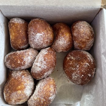 Leonard's Bakery - Malasada - Bakeries Near Me - Honolulu, Hawaii