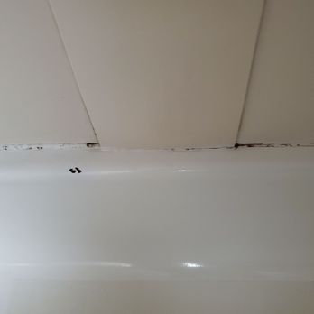 Red Roof Inn - Mold and missed caulking in the tub - Hotels Near Me - Albany, Georgia Red Roof Inn - Mold and missed caulking in the tub - Hotels Near Me - Albany, Georgia