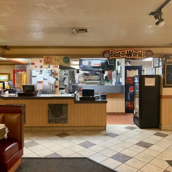 Pizza Hut - the interior of a restaurant - Pizza Near Me - Elko, Nevada