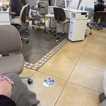 Deluxe Nails & Spa - Nail Salons Near Me - Quartz Hill, California