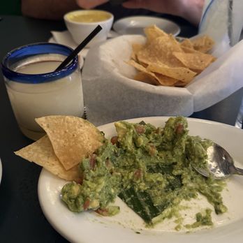 La Comida Mexican Kitchen and Cocktails - Guacamole was soo good and those margaritas are on point!! - Tex-Mex Near Me - Dallas, Texas