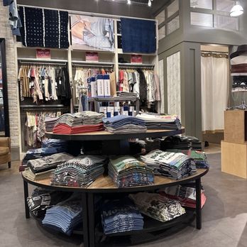 Lucky Brand - Women's Clothing Near Me - Fresno, California Lucky Brand - Women's Clothing Near Me - Fresno, California