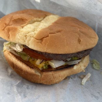 E's Inn - Quarter pound with lettuce pickle onion tomatoes and sauces.Old fashioned flavor - American Near Me - Republic, Missouri E's Inn - Quarter pound with lettuce pickle onion tomatoes and sauces.Old fashioned flavor - American Near Me - Republic, Missouri