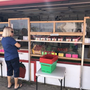 Okui's Strawberry N Fruit Stand - Stands with plexiglass - Fruits & Veggies Near Me - Grover Beach, California