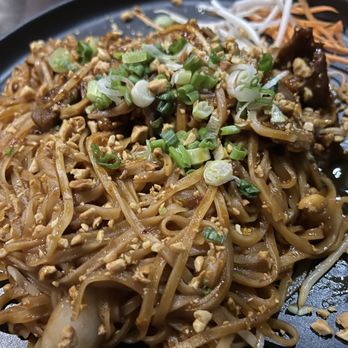 Meesai’s Thai Kitchen - pad thai - Thai Near Me - London, Ontario