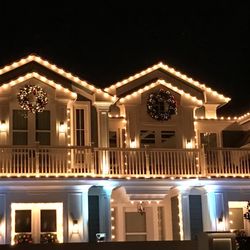 Xmas lights LA - C9 and C7 combined with wreaths and garlands