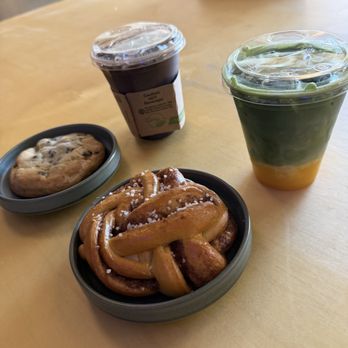 Drip Collective - Ube latte & chocolate chip  Mango sticky rice matcha & cardamom sticky bun - Coffee & Tea Near Me - Chicago, Illinois