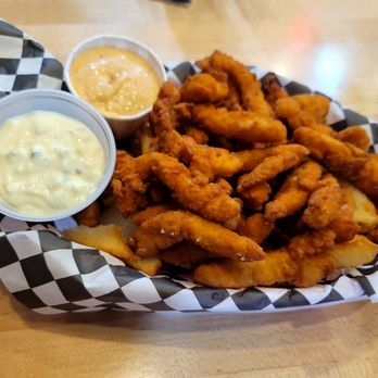 Off the Hook Bar & Grill - Clam strip basket. Tartar & aolie. - American Near Me - Newport, Oregon