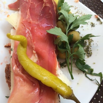 Il Vivo - Spanisches Brot mit Käse und Schinken! Sehr empfehlenswert! - Italian Near Me - Rotes Velles, PM Il Vivo - Spanisches Brot mit Käse und Schinken! Sehr empfehlenswert! - Italian Near Me - Rotes Velles, PM