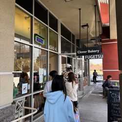 Clover Bakery & Cafe - Outside