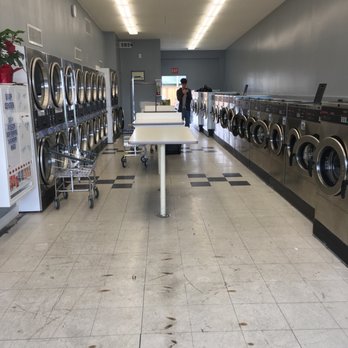 Lucky Laundry - Lots of washers on the right, dryers in the left. - Laundromat Near Me - Santa Clara, California Lucky Laundry - Lots of washers on the right, dryers in the left. - Laundromat Near Me - Santa Clara, California