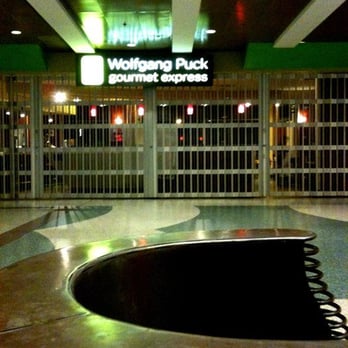 Wolfgang Puck Gourmet Express Closed 147 Photos 263 Reviews Pizza International Blvd Seatac Wa Restaurant Reviews Yelp